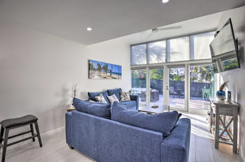 Canal-Front Condo: Walk to Downtown Ft Lauderdale! Apartment in Fort Lauderdale