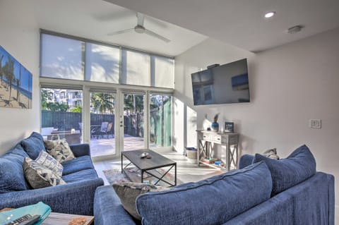 Canal-Front Condo: Walk to Downtown Ft Lauderdale! Apartment in Fort Lauderdale