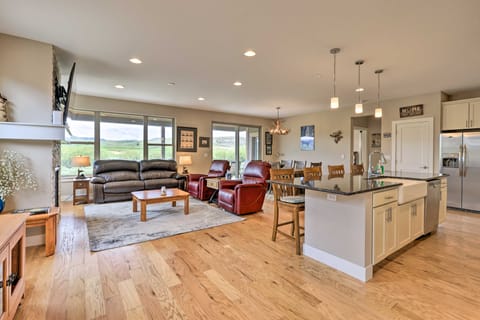 3 Mi to Granby Ranch: Home w/ Hot Tub & Mtn Views! House in Granby