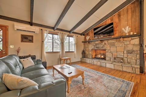 'Stonewood Lodge' Couples Retreat in Glenville! House in Lake Glenville