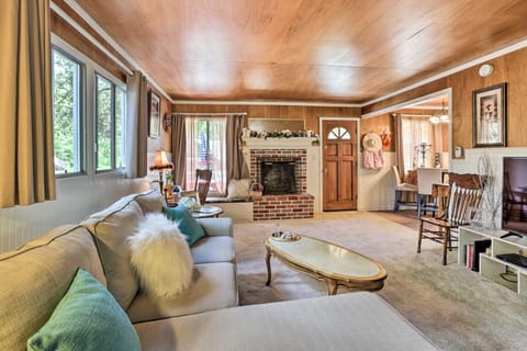 Cozy Crestline Cabin, Close to Lakes, Parks! House in Crestline