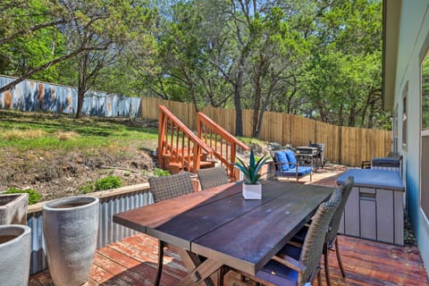 Pet-Friendly Home w/ Deck: 1 Mi to Canyon Lake Fun House in Canyon Lake