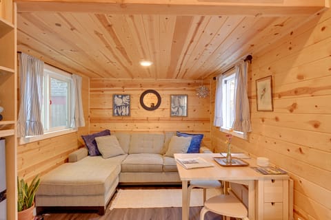 Modern Lynnwood Tiny House: 16 Mi to Seattle! Apartment in Lynnwood