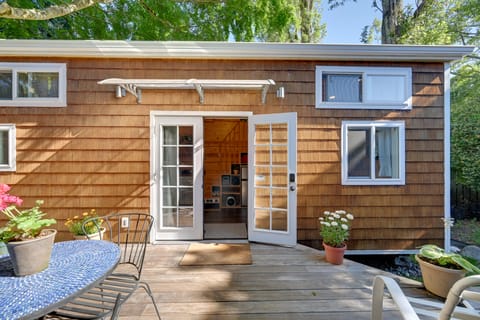 Modern Lynnwood Tiny House: 16 Mi to Seattle! Apartment in Lynnwood