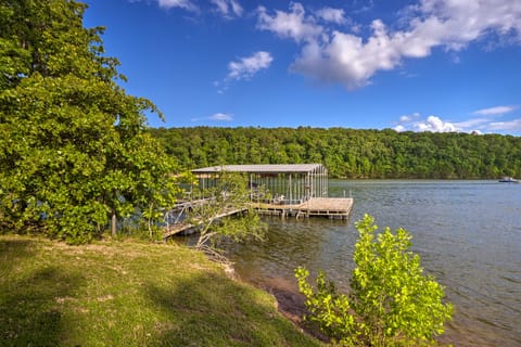 Rogers Cabin w/ Direct Access to Beaver Lake! House in Beaver Lake