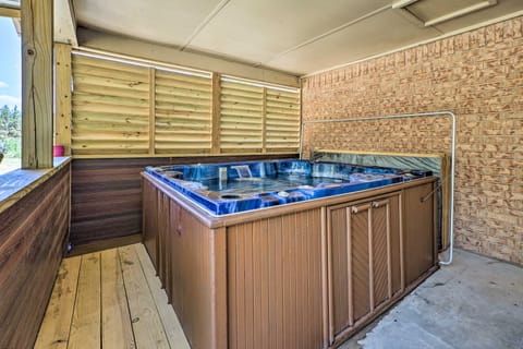 Private Hot Tub & Yard: Secluded Broken Bow Home! House in Broken Bow