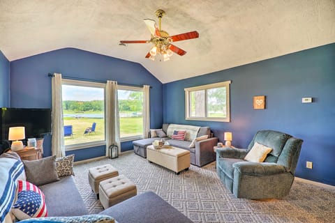 Kayaks & Grill: Pet-Friendly Mecosta Cottage! Cottage in Michigan