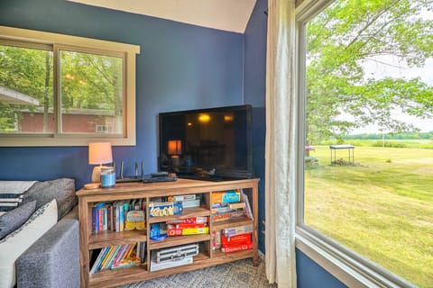 Kayaks & Grill: Pet-Friendly Mecosta Cottage! Cottage in Michigan