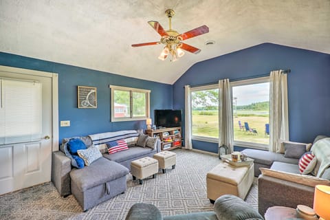 Kayaks & Grill: Pet-Friendly Mecosta Cottage! Cottage in Michigan