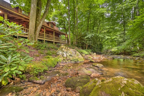 Scenic Creekside Cabin w/ Wraparound Porch! House in Tennessee