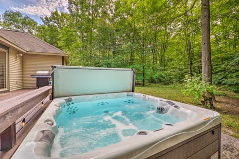 Cozy Whitehall Hideaway w/ Hot Tub + Chiminea! House in Wisconsin