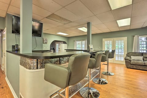 'The B Haus' Lakefront Retreat w/ Boat Ramp! House in Pell City