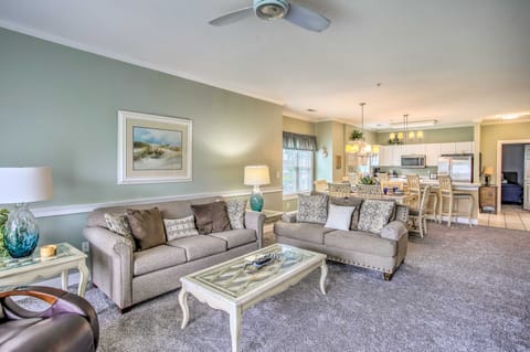 Tasteful Myrtle Beach Condo with Patio & Pool! Apartment in Carolina Forest