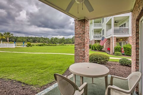 Tasteful Myrtle Beach Condo with Patio & Pool! Apartment in Carolina Forest