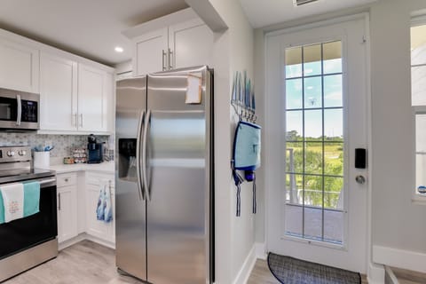 1 Mi to Beach: Coastal-Zen Ruskin Retreat! Apartment in Ruskin