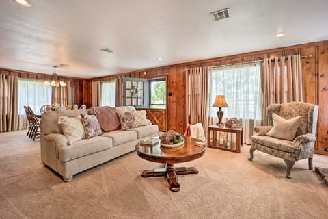 Pool & Outdoor Kitchen: Grand Lake Getaway! House in Ozark Mountains