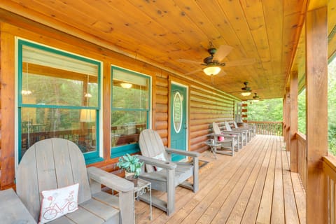 'Moonshine Manor' Cabin w/ Hot Tub, Near Lake Lure House in Lake Lure