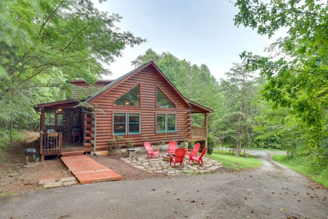 'Moonshine Manor' Cabin w/ Hot Tub, Near Lake Lure House in Lake Lure