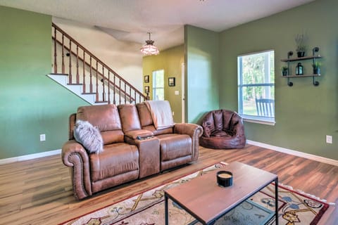 Lovely Hawthorne Home w/ Private Boat Dock! House in Florida