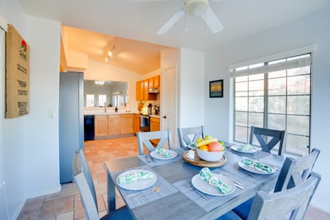 3 Mi to Surprise Stadium! Retreat w/ Putting Green House in El Mirage