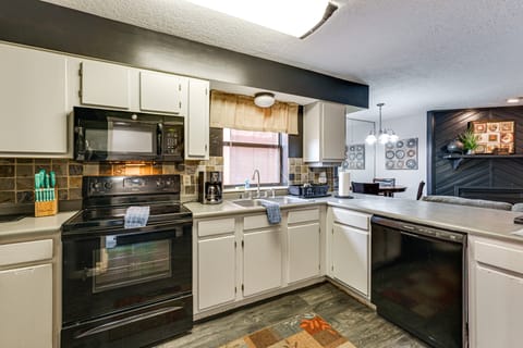 2 Blocks to Angel Fire Resort: Family Condo Apartment in Angel Fire