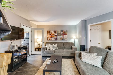 2 Blocks to Angel Fire Resort: Family Condo Apartment in Angel Fire