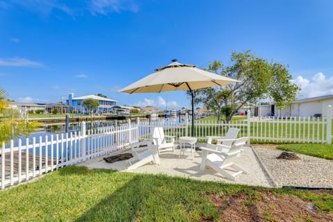 Canal-Front Haven: Pool, Dock & Lanai in Palmetto House in Tampa Bay