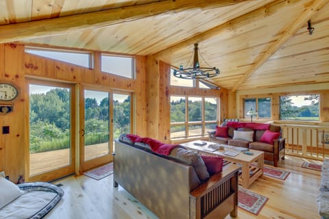 Idyllic Sturgeon Bay Cabin w/ Fire Pit + View House in Door County