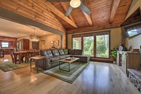 Hot Tub & Game Room: Secluded Franklin Getaway House in Tennessee