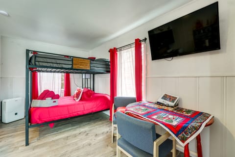 Cozy Rockaway Beach Studio w/ Lake View! Apartment in Rockaway Beach