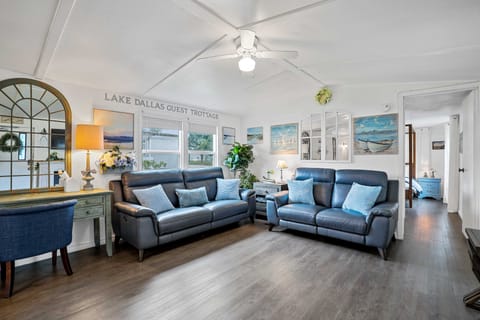 Near Water: Lake Dallas Home w/ Furnished Patio! House in Lake Dallas