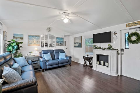 Near Water: Lake Dallas Home w/ Furnished Patio! House in Lake Dallas