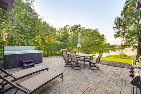 Patio, Views & Hot Tub: Quiet Lakeside Cabin House in Wisconsin