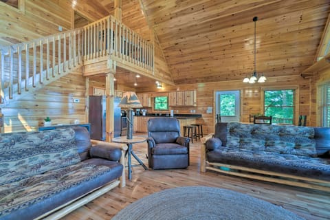 ‘Hiwassee Hideaway' Cabin w/ Mountain Views! House in Tennessee