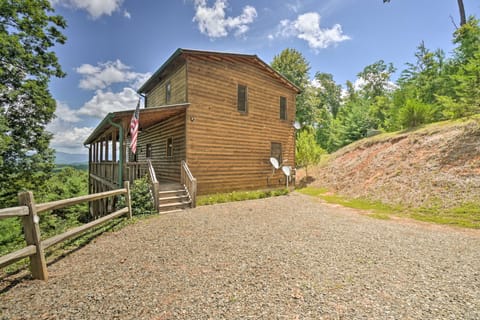 ‘Hiwassee Hideaway' Cabin w/ Mountain Views! House in Tennessee