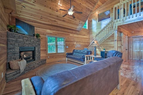 ‘Hiwassee Hideaway' Cabin w/ Mountain Views! House in Tennessee