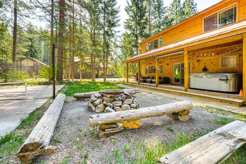 Cle Elum Lake Home w/ Hot Tub & Mountain Views House in Cle Elum Lake