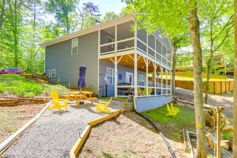 Lakefront Eatonton Getaway w/ Dock & Grill! House in Lake Sinclair