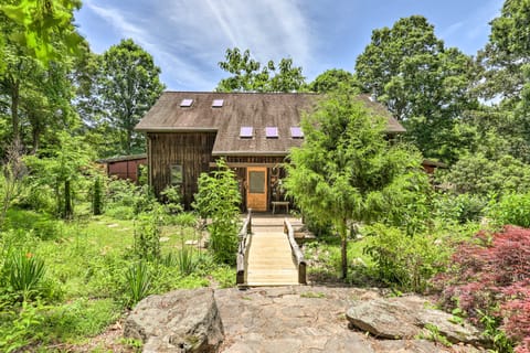 BBQ Deck + Views: 'Sweet Suite' in Leicester Apartment in Buncombe County