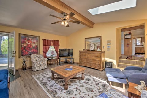 Charming Hanoverton Cottage on Guilford Lake! Cottage in Ohio