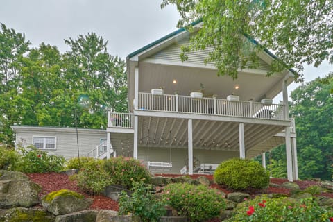 Charming Hanoverton Cottage on Guilford Lake! Cottage in Ohio