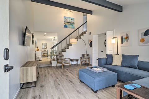 Modern Palm Springs Townhome Near Golf Courses Apartment in Cathedral City