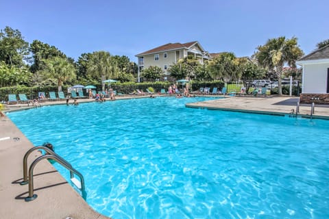 Shuttle to Ocean! North Myrtle Beach Retreat Apartment in North Myrtle Beach