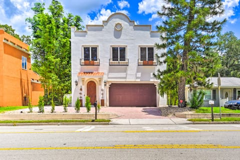 Sunny Sarasota Abode w/ Yard ~ 1 Mi to Dtwn! House in Sarasota