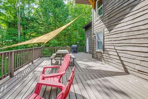 Waterfront Lakes Region Home on Private Cove! House in New Durham