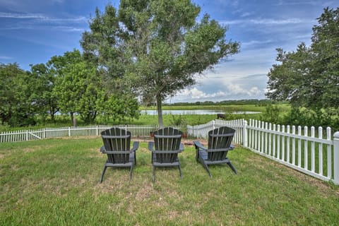 Sunny Brandon Getaway w/ Fire Pit! House in Brandon