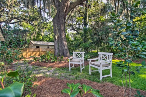 Elegant Savannah Hideaway w/ Private Garden Apartment in Savannah