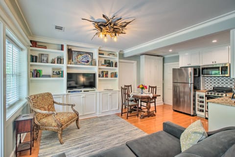 Elegant Savannah Hideaway w/ Private Garden Apartment in Savannah