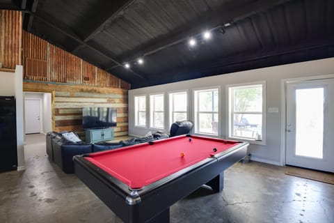 Spacious Palo Pinto Home: Private Dock & Pool House in Texas