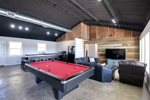 Spacious Palo Pinto Home: Private Dock & Pool House in Texas